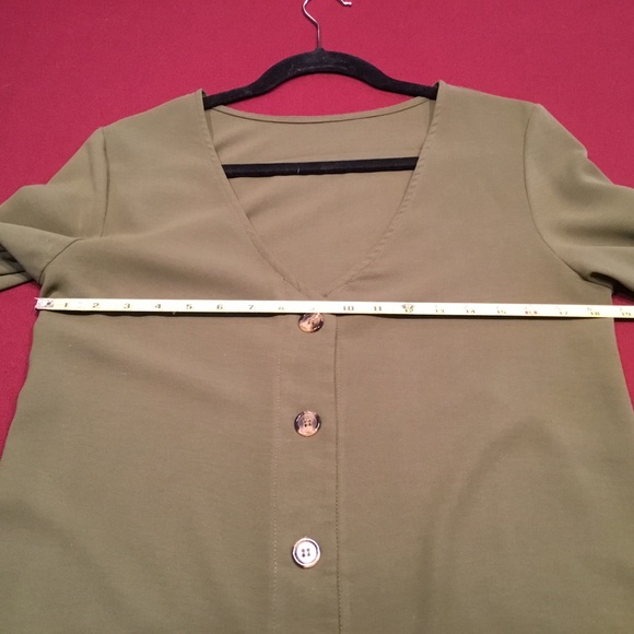 Woman’s button front tunic - Picture 4 of 6